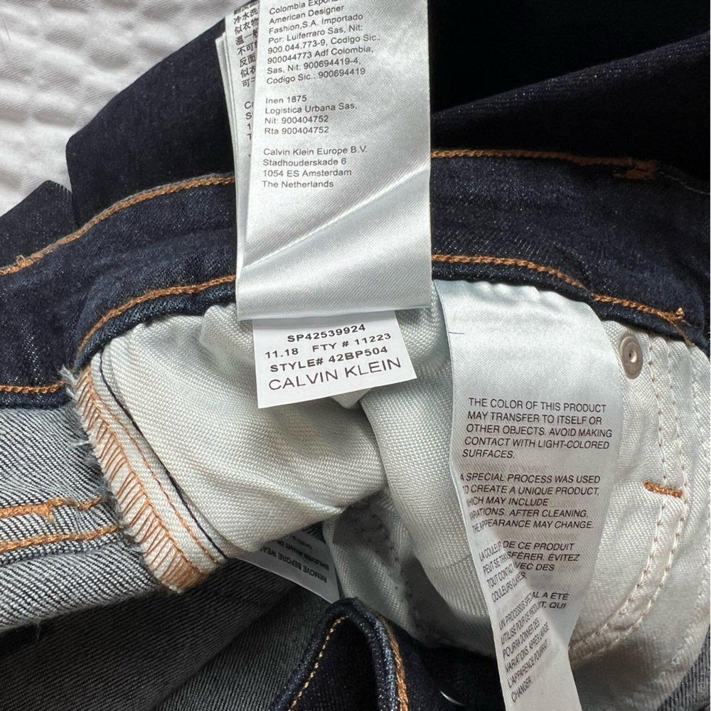 NWT- Calvin Klein Jeans- Mid Rise Skinny Dark Wash Jeans- 30x32 - Picture 7 of 11